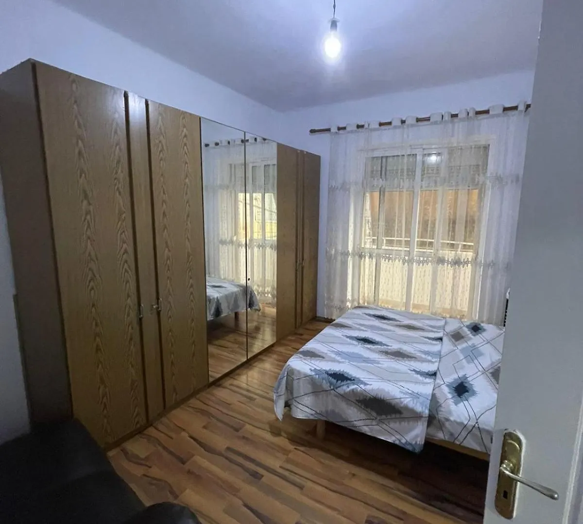 טיראנה E&B Cosy Apartment 2