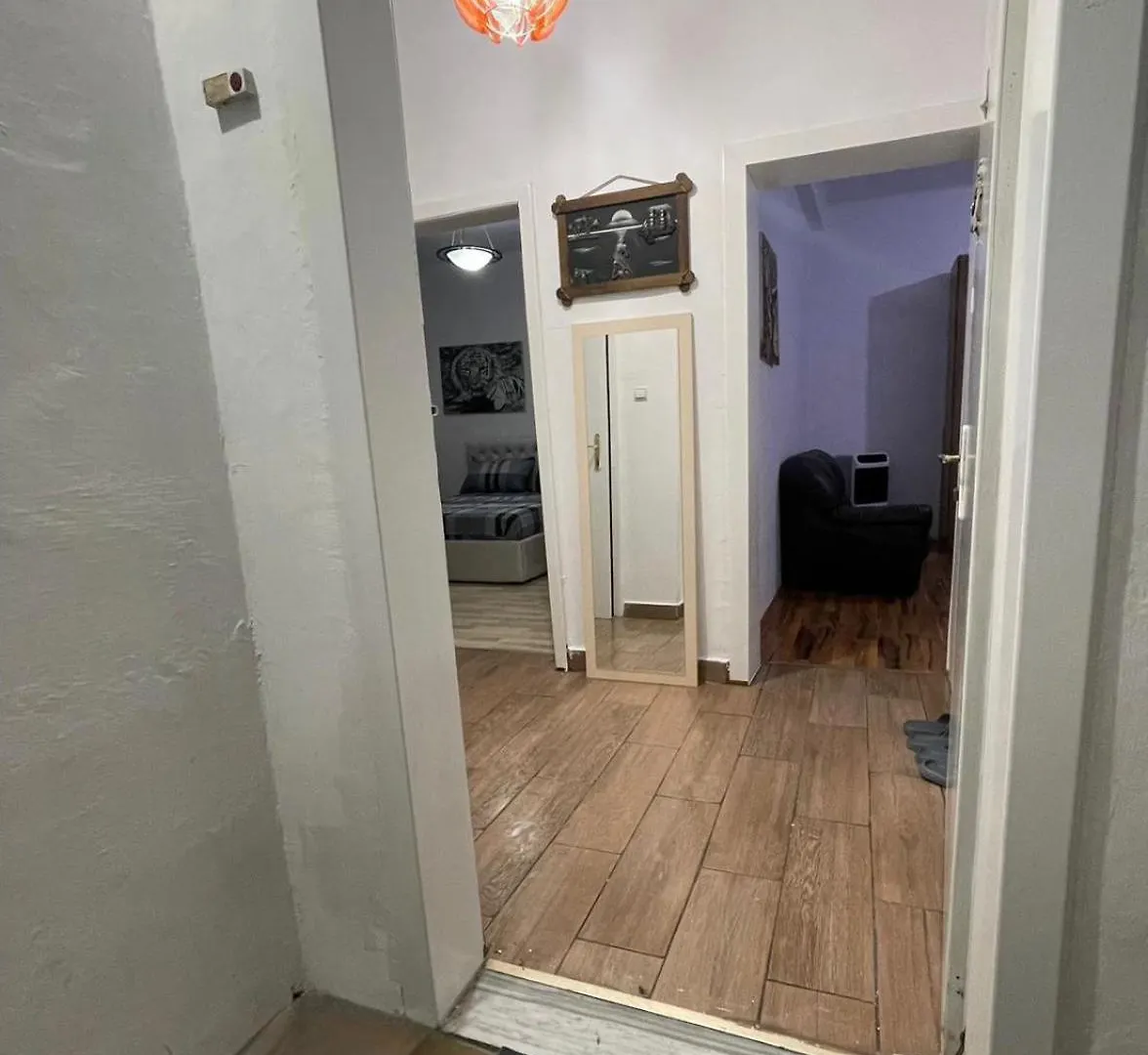 טיראנה E&B Cosy Apartment 2 0*,  אלבניה